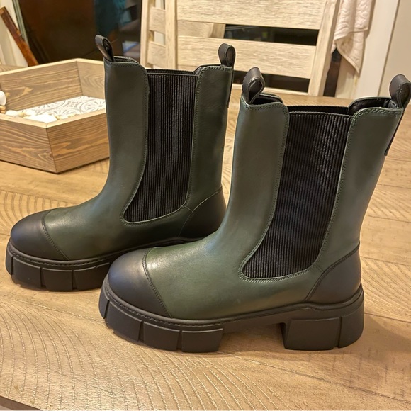 NWOB Free People Maren Mid Green Leather Chelsea Boots Size 39.5/ 9.5 US - Picture 8 of 8